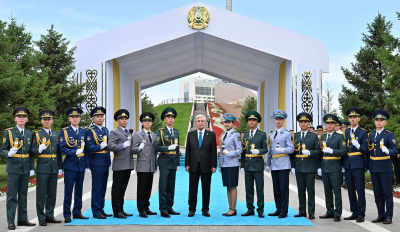 Президент вручил погоны лучшим выпускникам военных ВУЗов