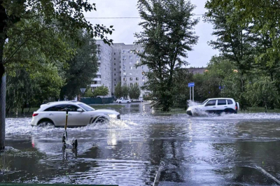 Свежие видео с затопленным паркингом в новостройке выкладывают тюменцы после очередного ливня