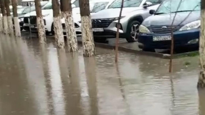 Супермаркет и кофейню залило водой в Шымкенте после сильного ливня