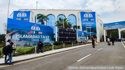 Делегация Ирана отправилась в пакистанский аэропорт