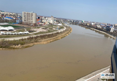 +9 см: оперативная сводка об уровне воды в реке Урал на 15 апреля