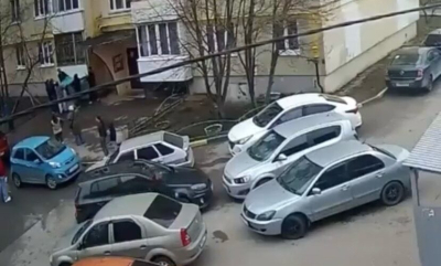 Держал до последнего: жуткие кадры из Казани, где женщина сорвалась с балкона 20/04/2026 &ndash; Новости