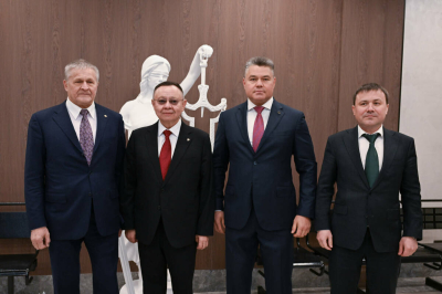 Файзуллин и Песошин осмотрели новое здание Кировского районного суда Казани