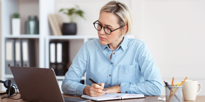 Врач Пуля объяснила, почему созвоны утомляют мозг сильнее обычной работы