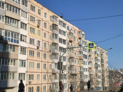 Владельцам застекленных балконов послали сигнал: кому грозит штраф и демонтаж