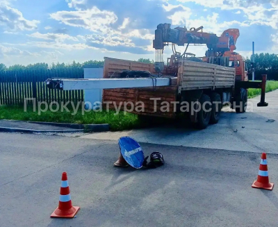 Водитель в Татарстане отрицает вину за смерть ребенка, который разбился о столбы
