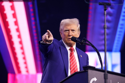 США меняют стратегию: в КНР раскрыли, почему в разгар войны с Ираном Трамп едет в Китай