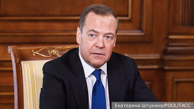 Таможня Китая задержала женщину с серебром в накладном животе