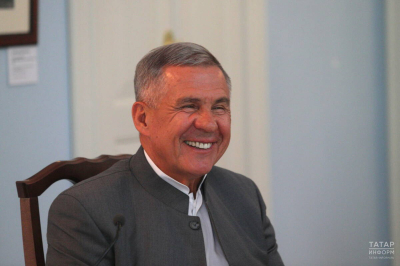 Рустам Минниханов поздравил татарстанцев с Днем родного языка и юбилеем Габдуллы Тукая