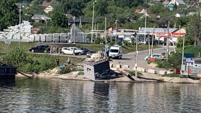 Ещё одна трагедия: на паромной переправе в Верхнем Услоне автокран снес автомобиль 18/05/2026 &ndash; Новости