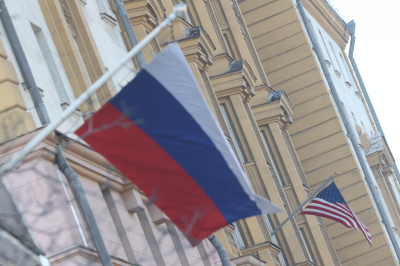 NYT: Белый дом пересматривает санкционную политику с&nbsp;РФ&nbsp;из-за риска для&nbsp;доллара