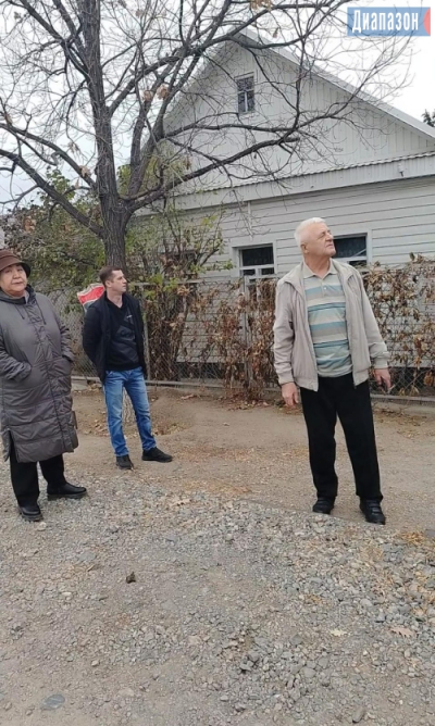 На улице в районе Сазды нет ни света, ни асфальта, ни тротуара