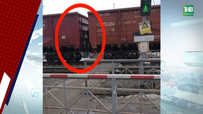 Смертельная ловушка: в Казани дети и взрослые лезут под поезд из-за отсутствия нормального перехода