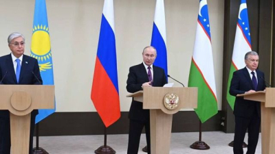 &quot;Сообразили на троих&quot;. Путин рассказал о праздновании дня рождения с Токаевым и Мирзиёевым