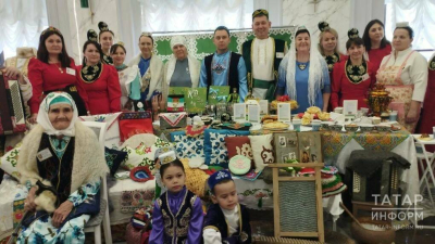 Казанская семья угостила гостей фестиваля &laquo;Эхо веков&raquo; татарским хворостом