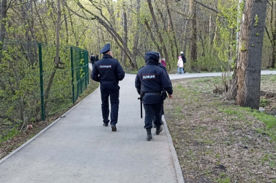 Вооруженный мужчина открыл стрельбу по полицейским в Оренбуржье: есть погибшие