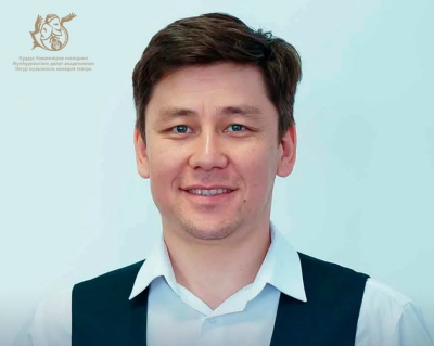Артист Уйгурского театра стал обладателем звания «Лучший актер-2025»