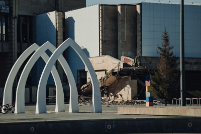 Фото: в Челнах демонтируют часть здания городской мэрии