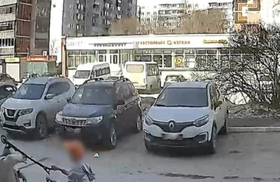 В Новосибирске подросток ударил самокатом по голове 89-летнюю пенсионерку