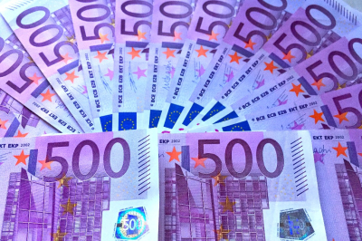 Евро растет третий день подряд на фоне ослабления доллара