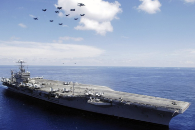 Иран атаковал баллистическими ракетами авианосец США