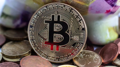 Крипторынок оживает: биткоин уверенно держит курс вверх