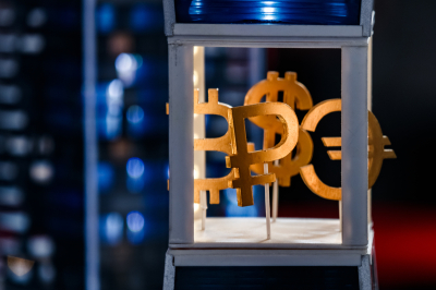 Центробанк&nbsp;опустил курс доллара до&nbsp;минимума с&nbsp;февраля 2023 года