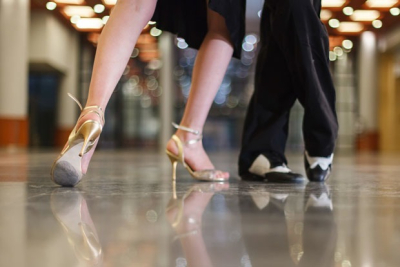 Бачата, танго и кизомба: Где заниматься социальными танцами в Алматы?